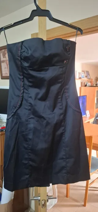 Vestido negro sin tirantes