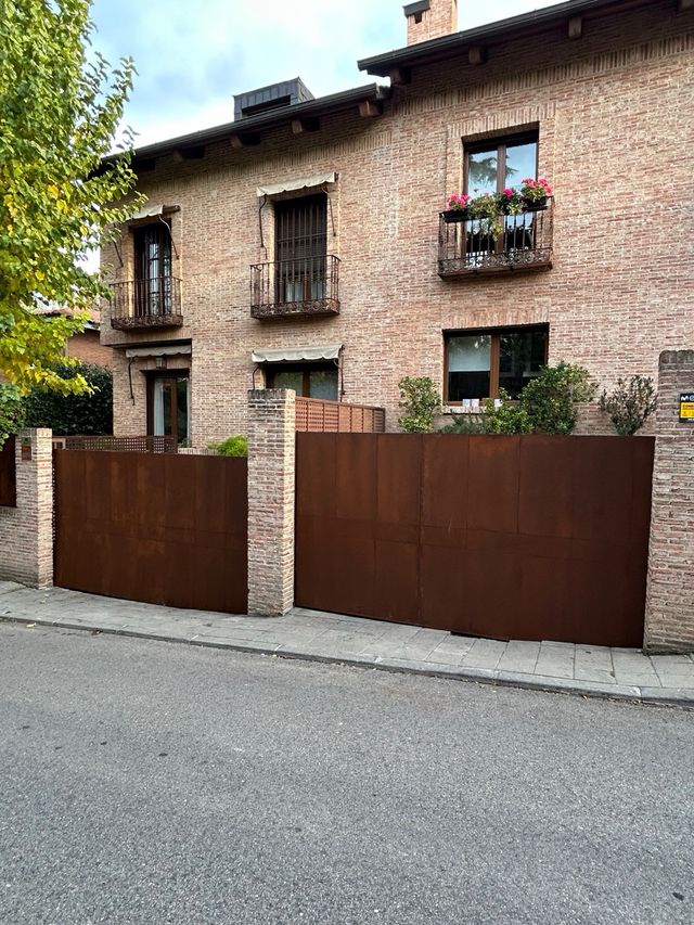 Porta in metallo Corten