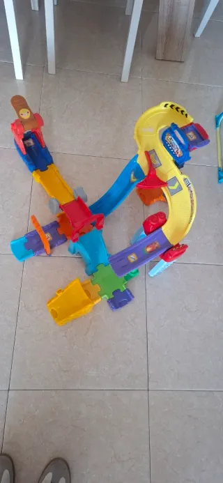 Pista de coches de juguete multicolor