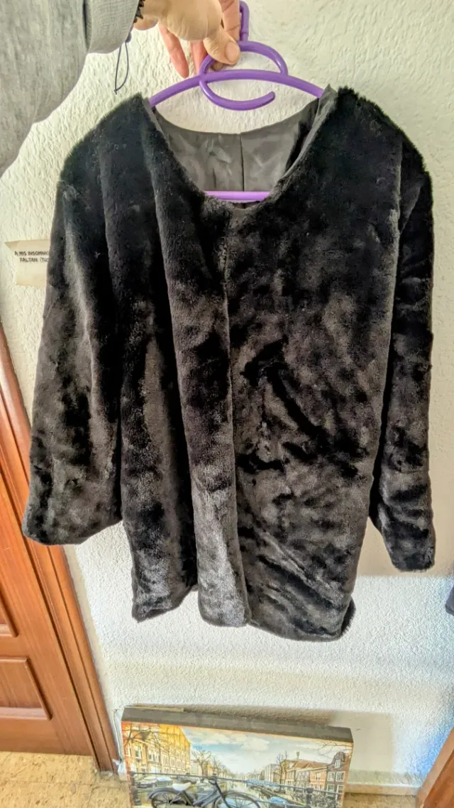 Abrigo de fiesta de pelo negro