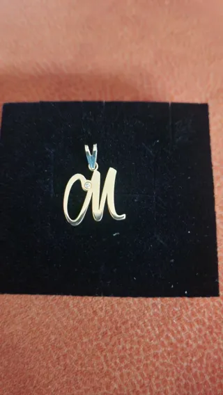 REBAJADO !! !! Colgante Letra M Oro 18 K,