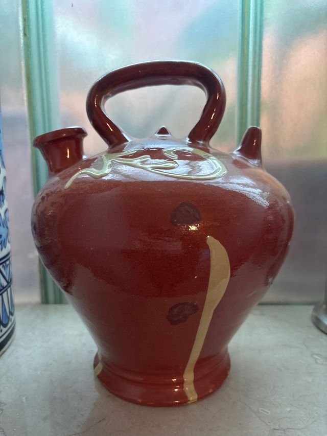 Botijo de cerámica rojo