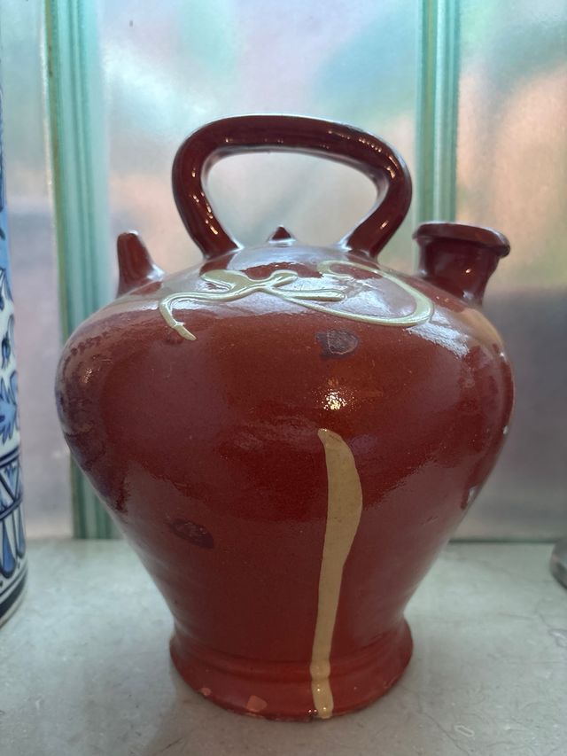 Botijo de cerámica rojo