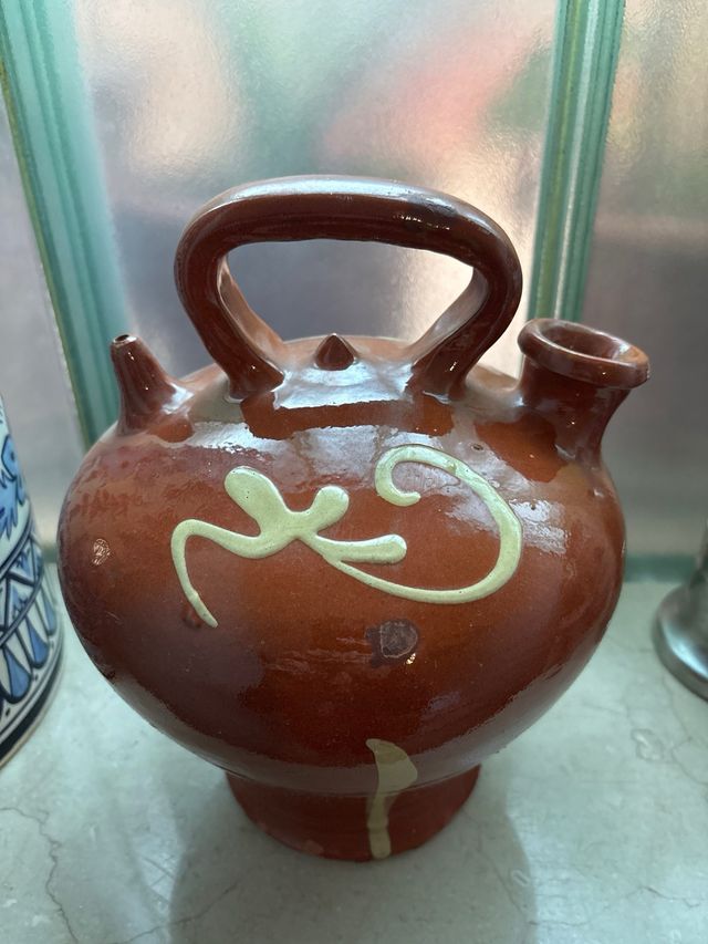 Botijo de cerámica rojo