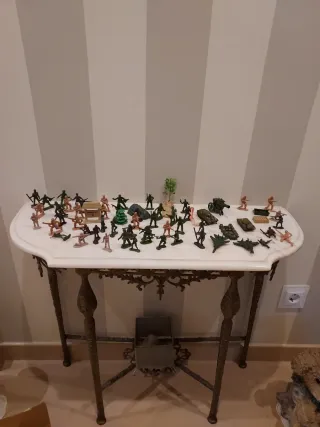 Set militare di figure e carri armati in plastica