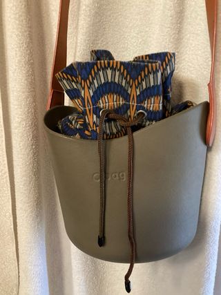 O bag secchiello tortora con interno fantasia