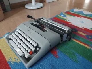 Máquina de escribir Olivetti Letter 35
