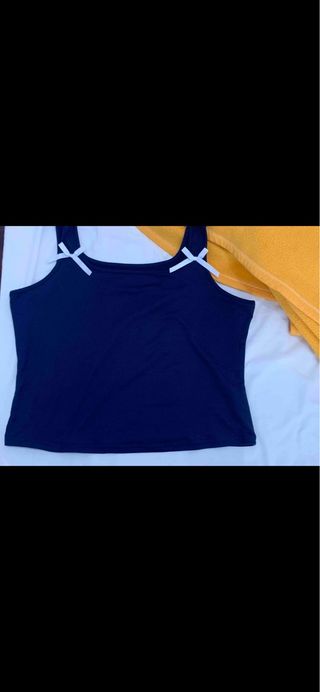 Top de tirantes con cuello en U y decoración lazo