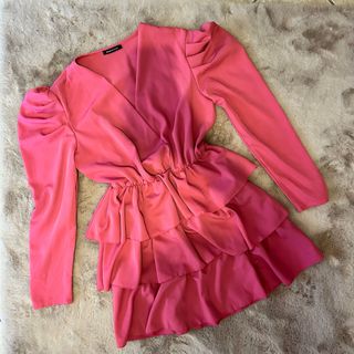 Vestito fucsia con balze