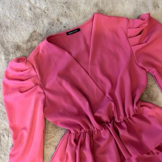 Vestito fucsia con balze