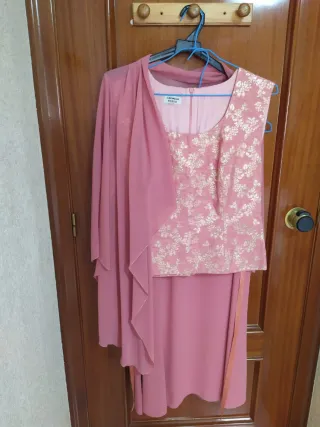 Traje Carmela Rosso para eventos