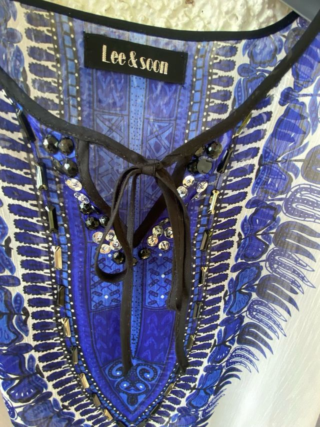 Caftán nuevo azul y blanco con pedrería A ESTRENAR