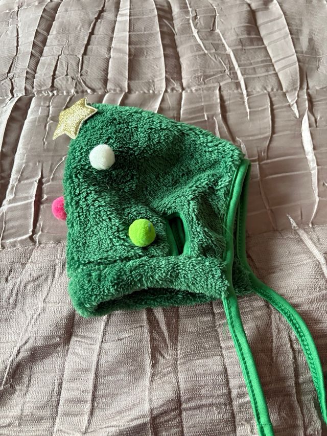 Gorro Navideño Perro Árbol con Adornos