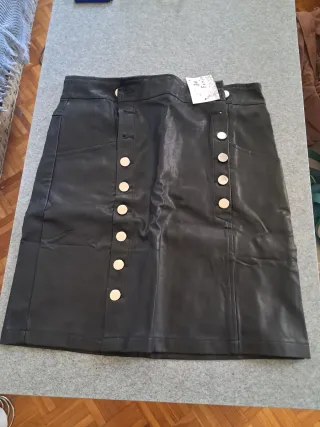 Falda efecto piel negra Talla M