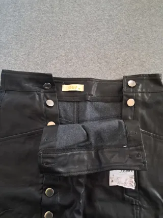 Falda efecto piel negra Talla M