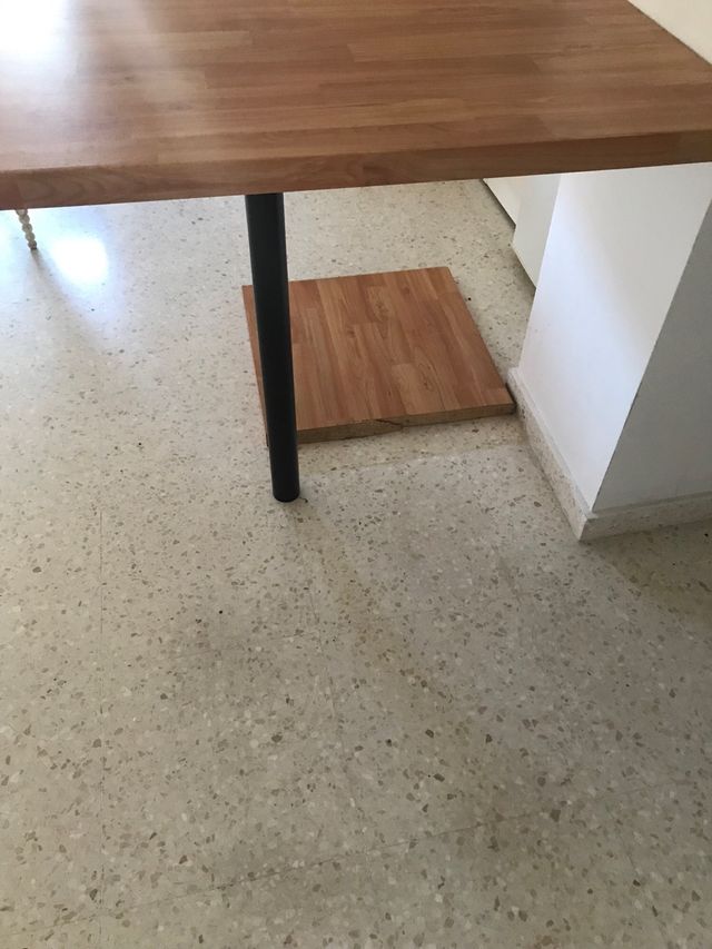 Mesa alta tipo barra  madera y pagta metal