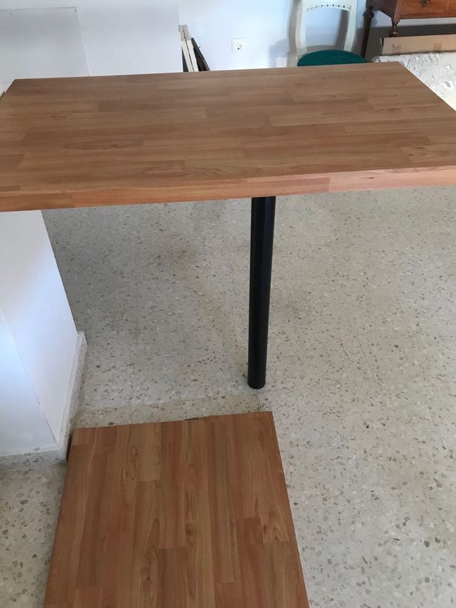 Mesa alta tipo barra  madera y pagta metal