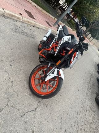 KTM Duke 390 - Muy buen estado