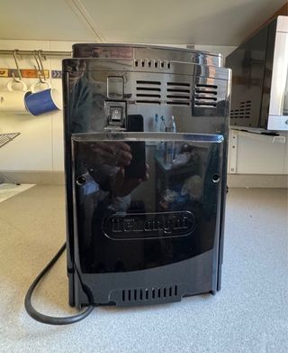 Cafetera Delonghi ECAM13.123B super Automática