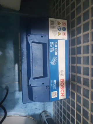Batería Bosch S4 008 74Ah 12V 680A