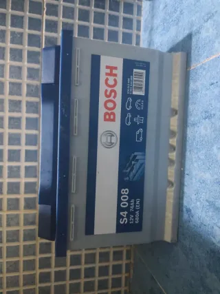 Batería Bosch S4 008 74Ah 12V 680A