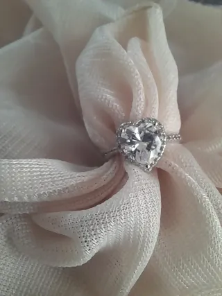 Anillo Corazón Circonita. Oro Blanco chapado. T 19