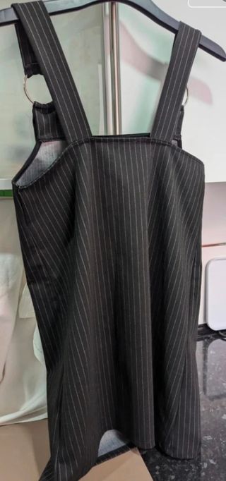 Vestido Peto Pull&Bear o Vestido Mango gris adorno