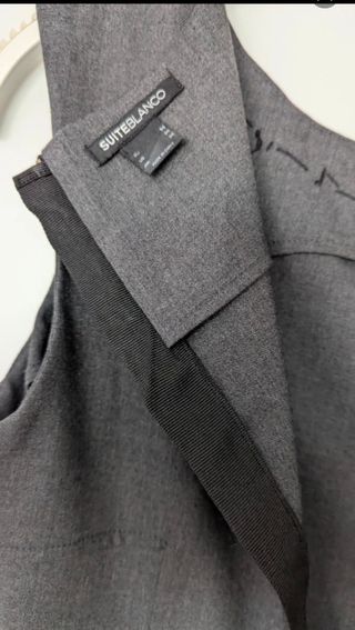 Vestido Peto Pull&Bear o Vestido Mango gris adorno