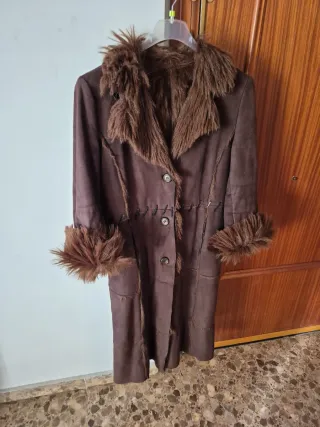 Abrigo ante forrado piel sintética