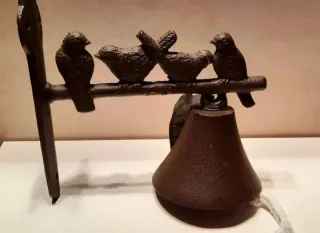 Campana ghisa con 4 uccellini decorativi