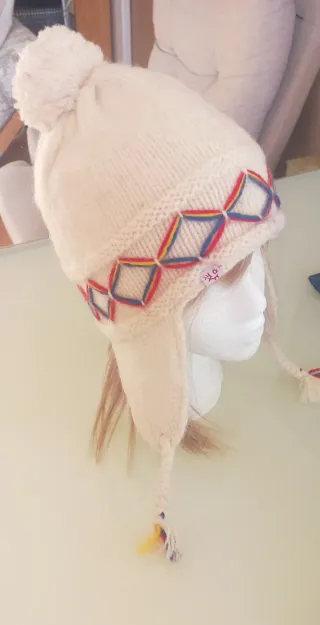 Gorro Laponia blanco con pompom