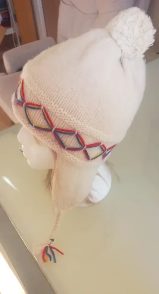 Gorro Laponia blanco con pompom