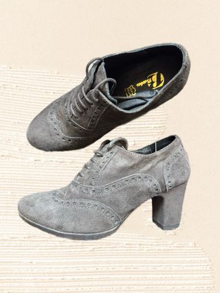 lace up Oxford shoes brown leather suede