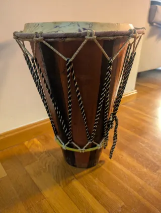 Tambor tribal africano