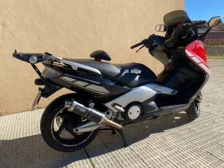 Yamaha TMAX 500 Roja y Negra