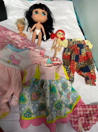 3 Muñecas sin ropa (1 Mini Me Famosa)