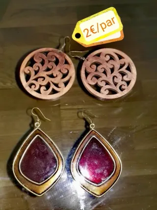 Pendientes bisutería dorados y rojos