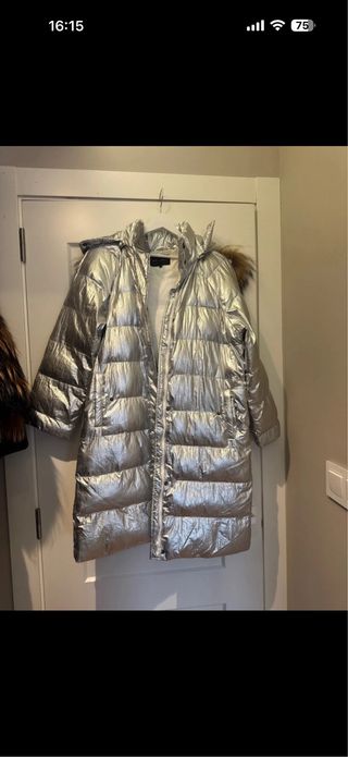 Anorak Goa Paris plateado con cuello de pelo