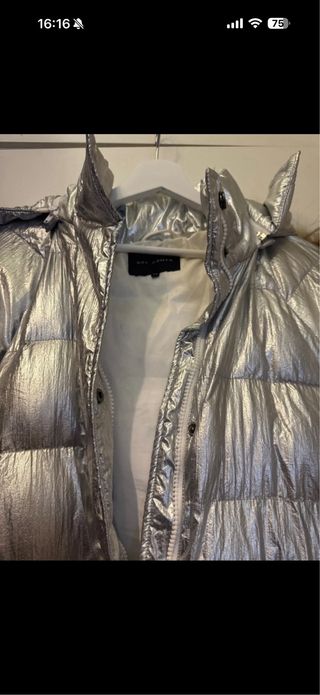 Anorak Goa Paris plateado con cuello de pelo