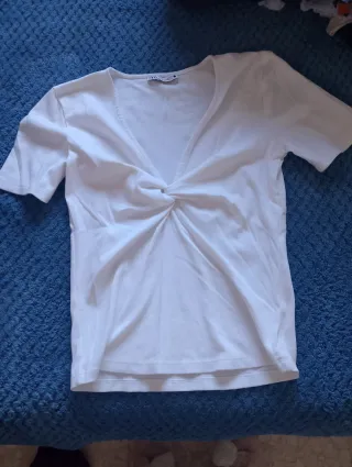 Camiseta ZARA blanca con nudo