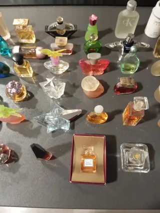 Lote di 3 mini profumi Avon, Loewe e Tous