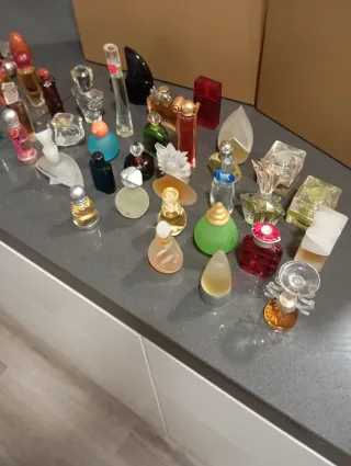 Lote di 3 mini profumi Avon, Loewe e Tous