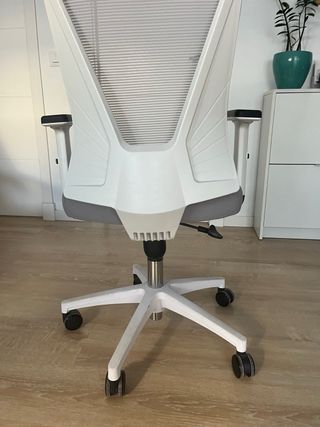 Silla de escritorio ergonómica blanca