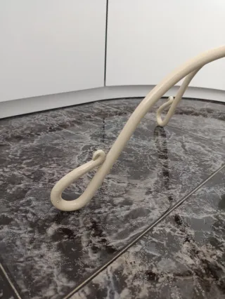 Perchero de pie beige metal