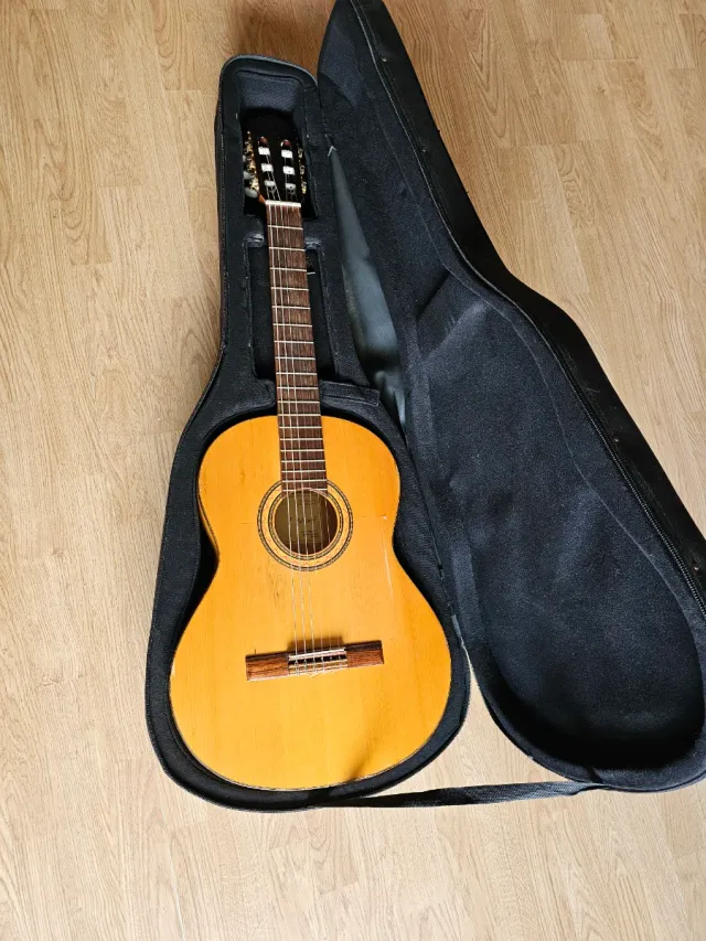 Guitarra Española Juan Alvarez + Funda dura.