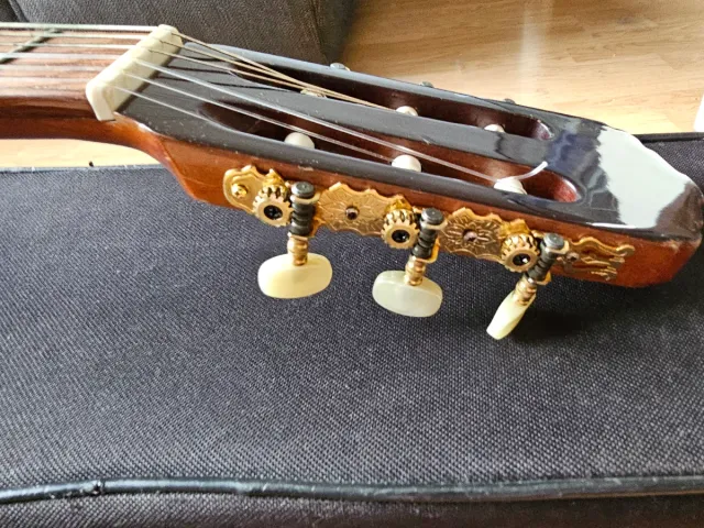 Guitarra Española Juan Alvarez + Funda dura.