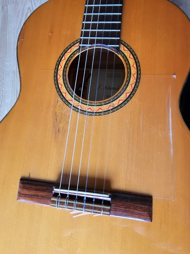 Guitarra Española Juan Alvarez + Funda dura.