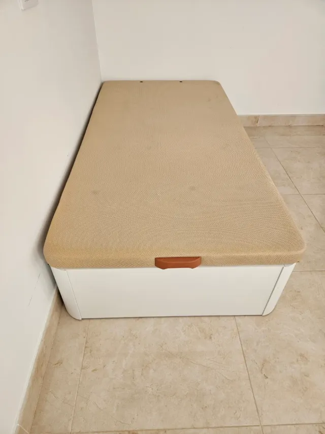 Canapé abatible blanco y beige