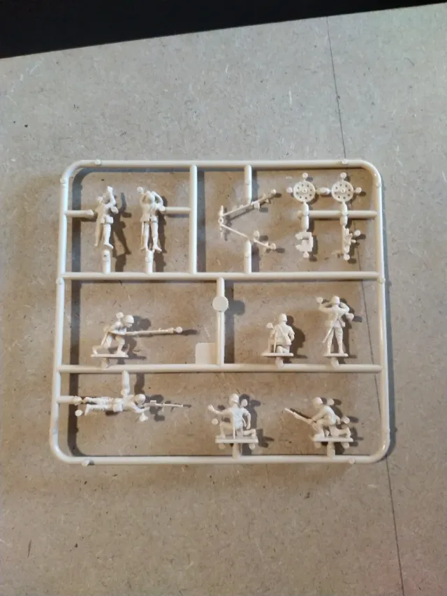 Blíster 8 Soldaditos Japoneses y Cañón 1/72