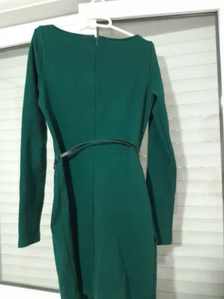 Vestido de punto verde con cinturón